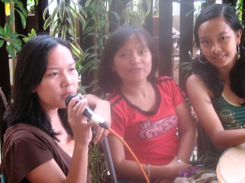 neice singing at party - Girl singing at Xmas party