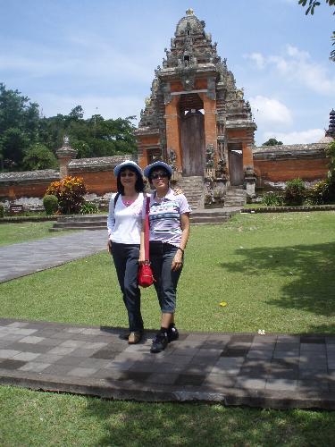 my best friend - A photo with my best friend during my happy and unforgetable Bali trip from 28.11.2007 to 1.12.2007.