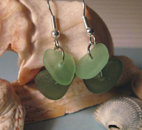 Sea Foam Sea Glass Earrings - Two smooth and rounded pieces of sea glass adorn each of these sterling plated earrings.
One piece is a light seafoam green. The other, a deeper (olive) green.
This gorgeous sea glass was found on the beautiful beaches of Hawaii. Sea Foam Sea Glass Earrings - Two smooth and rounded pieces of sea glass adorn each of these sterling plated earrings.
One piece is a light seafoam green. The other, a deeper (olive) green.
This gorgeous sea glass was found on the beautiful beaches of Hawaii.