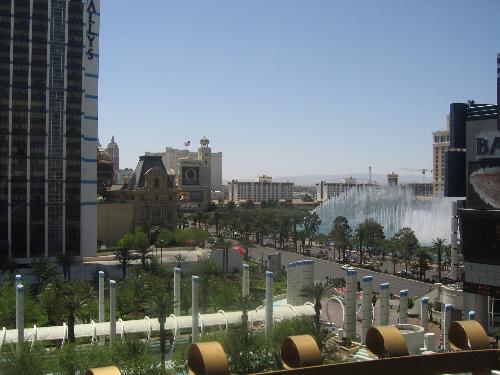 vegas - Fountains from hotel window