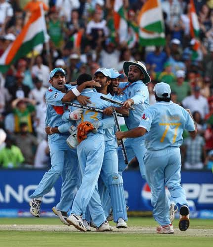 indian team after winning the t-20 - Indian team had a superb win in the 20-20 as they have won the series against australia
