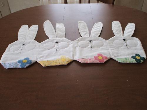 Easter bunny table runner - Four little bunnies in a row to decorate a table
