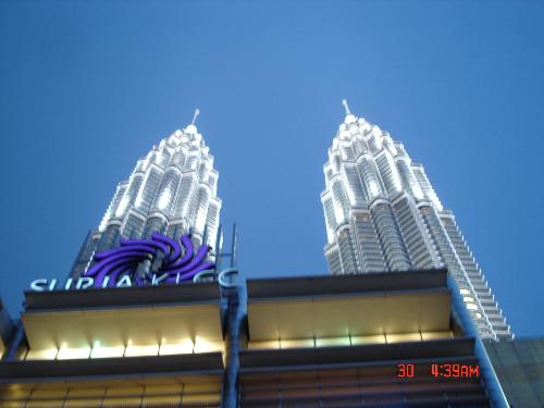 Twin Tower - Twin Tower located in Malaysia, is one of the famous tourist place. Relly nice when you see in the evening