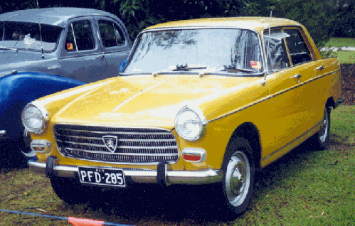old car - yellow is always an refreshing colour,Here is a yellow old car for mylot users.
