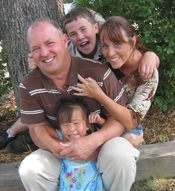 who is this small girl ?!!!!!!!!!!!!! - yea good family