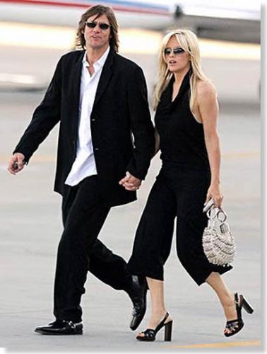 Perfect couples - Jim carrey and Jenny mccarthy in a perfect couple costumes.