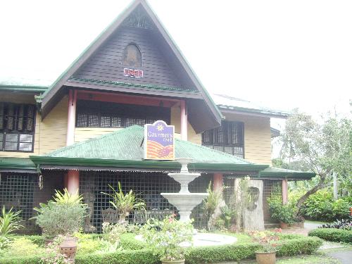 Gourmet Cafe in Silang - although most people think this is in Tagaytay, the Gourmet's Cafe is actually in Silang, Cavite, Philippines. It is a cozy fine dining restaurant which has a romantic ambiance complete with touches of old hispanic and modern architecture. It has live piano music playing at the very center of the resto and the dining area has large doors that open up to a really nice garden. The cuisine features organic vegetables and other contemporary flavors in the likes of pesto, puttanesca, pizza, etc. The best for me is their creamy carbonara.