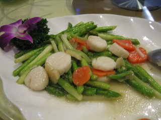 Stir Fried Asparagus - This is how stir fried asparagus fried with fresh scallops will look like.