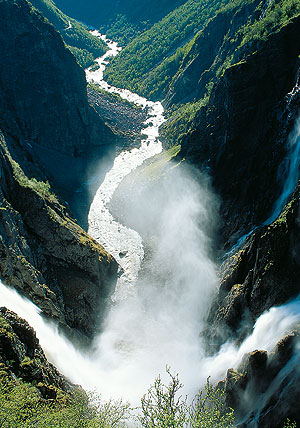 Splendour and might of Water - View the dignity,splendor and mightiness of water and its power & purity at source.