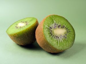 kiwi - kiwi fruit, sliced open