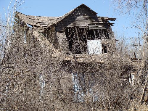 Spooky Old House - This is a picture of a house that was close by my house when I was a kid. Me and buddies would go into the house and get spooked at all the sounds we heard.