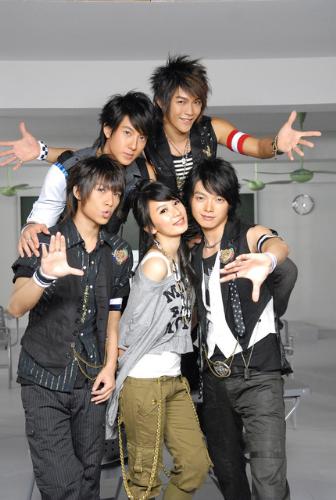 Fahrenheit and Hebe of S.H.E. - Fahrenheit and Hebe of S.H.E. from their video Zhi Dui Ni You Gan Jue.