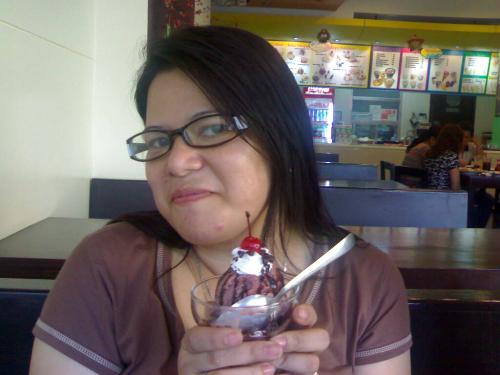Chillin' out - Taken last December in Banawe St., QC.