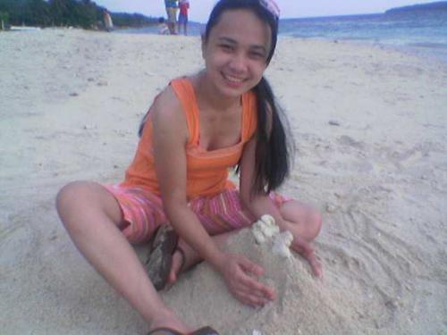 Joy at paradise island -  Hang-out time at the beach, and that photo, was taken last May 2007 at Samal Island..