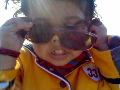 sia trying dad's goggles - Sia is trying dad's goggles.