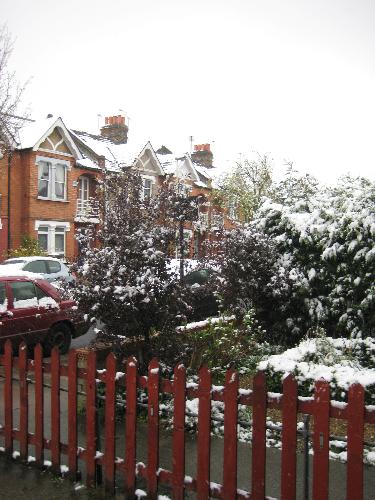 a bit of snow - The snow outside this morning at about 10.00, it's all gone now :(