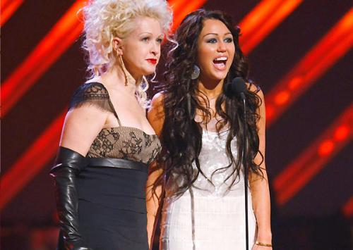 Cyndi Lauper at the Grammies 2008 - Here is Cyndi Lauper at the Grammies 2008