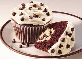 Dalmation cupcakes - oh my goodness. yummy dalmation cupcakes that look so good my mouth is watering right now as i type.
