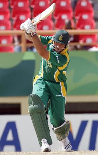 Graeme Smith In 2007 World Cup - The youngest Southafrican captain leading his way.