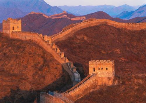the Great Wall - Ihe Great Wall is 6700-kilomites-long,as one of the Eight Wonders in the world,the Great Wall of China has become the symbol of the Chinese nation and culture.