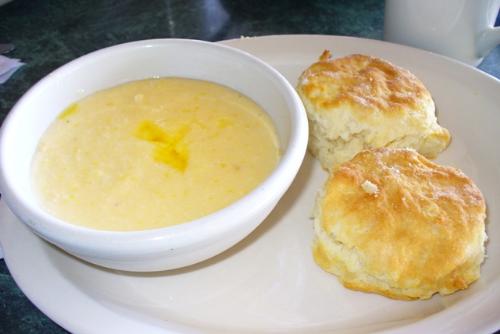 chessey grits - cheesey grits for breakfast