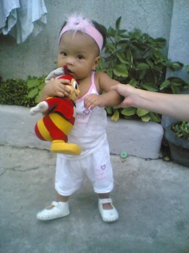 ang sarap talaga ni jolibee! - ang sarap talaga ni jollibee! isnt that whats in mind of this little girl?