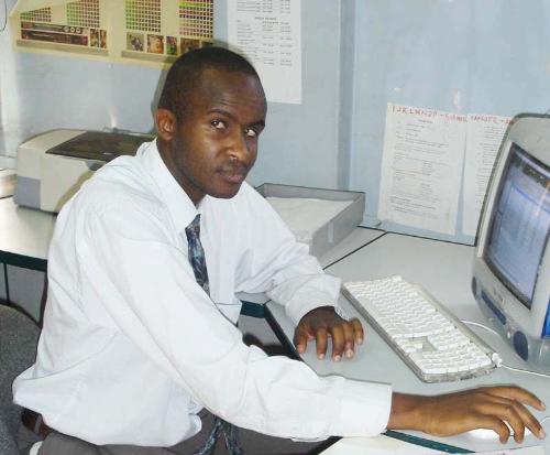 my Photo - well this photo is of me taken when i was a sales executive aspiring to start a career in writing.  At the time, i was working for the leading media house in Kenya and was a sales executive. I wanted to enhance my skills in the area of media since i knew the sales part of it and the design part of it.   toady i am happy that i have started the writing part of media thus making me complete in the area of media
