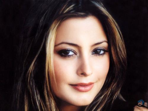 holly  - holly valance