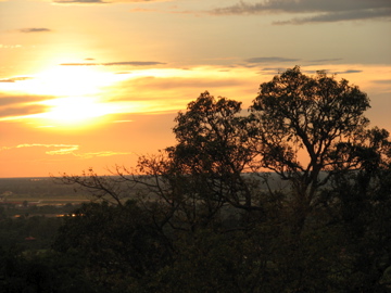 Sunset - view of the sunset on top of Bakheng Temple