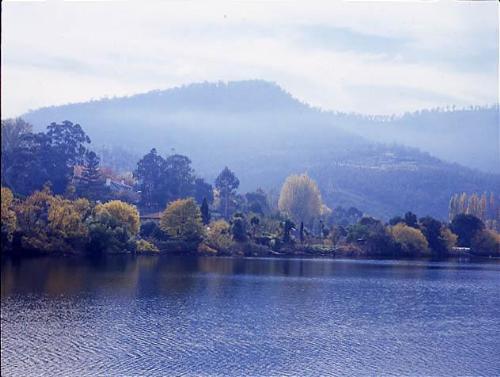 NewNorfolk Tasmania  - a beautiful pic the river is the Derwent