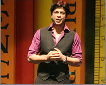 Shah Rukh Khan in the latest game show. - They say he is at his wittiest best in the game show, but I can't stand him doing anything now. 