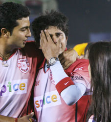 Sreesanth crying - sreesanth crying after getting a slap from harbhajan. in the picture, you can see prieti zinta and vrv sing consolating him.