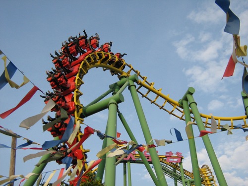 Happy Valley - Happy Valley is a amusement park of Shenzhen, Guangdong. i went there several times, there are so many new game facilities, some i like to play on while some not. Like this in the picture, roller coasters, i would like to play more. ha~~~