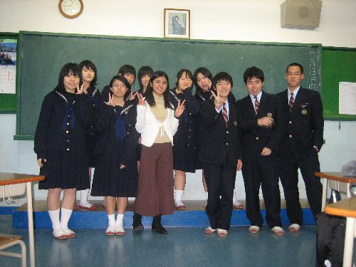 Japanese classmates - That's me with my Japanese classmates. No,im not japanese