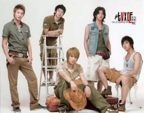 tvxq, dbsk, thsk - this is a group shot of tvxq