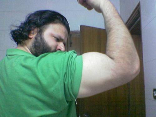i looked like this a few years ago - a few years ago i trained for big arms and look what happened to my arms.