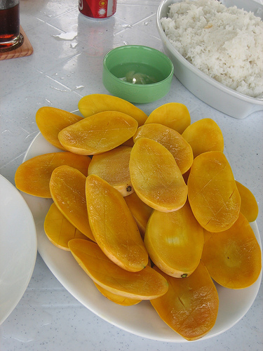 sliced Mangoes - mangoes