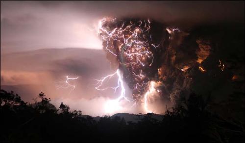 lightning strikes errupting volcano - recent volcano erruption in Chile is struck by lightning