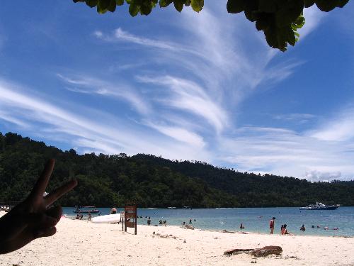 Sapi Island, Sabah, East Malaysia - this is the picture i took when i was in Sapi Islan, EAst Malaysia. i really had a great time there, nice scenery adn crystal clear water