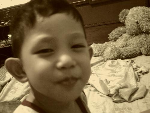 Mr. Handsome - my baby shawn caught on cam? hehehe