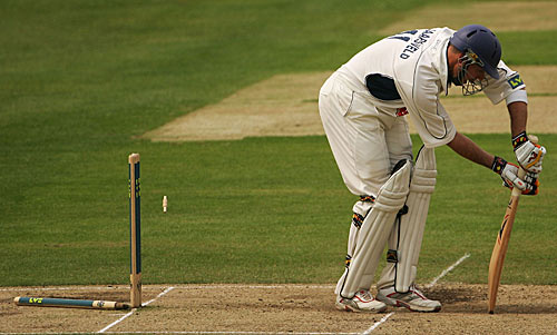 Martin van jaarsveld - Martin Van Jaarsveld, a Kent allrounder, clean bowled by Ryan Sidebottom in a county game