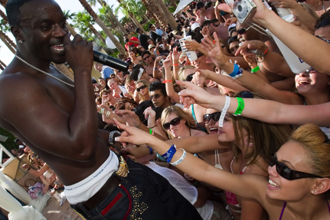 akon - akon at a concert...