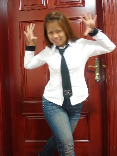 The pose - Self-photo taken. A posing that looks like approaching the photographer. Playing with the camera.