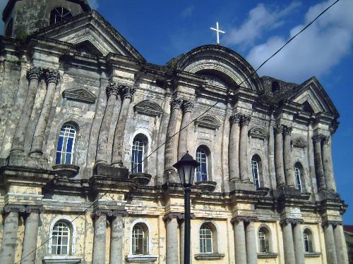 taal basilica - This church is the biggest catholic church in asia. It was old but pretty..i have taken this pic when we were having our visita iglesia last holy week..this is my favorite church. For me thiis is the most beutiful church that we have visited that holy week.