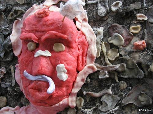 gum gum - a face made of gum!