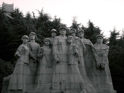 People died for freedom  - We should remember them