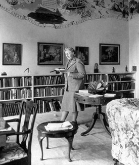 agatha christie - the writer in her library