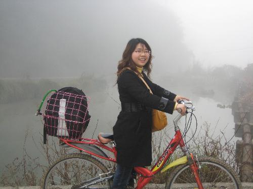 By Bicycle to Lijiang from Yangshuo - This photo was taken at the beginning of March. We travelled to Guilin, a city famous for its mountain and water. There as thick fof that morning, we five enjoyed the morning racing.haha..