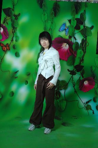 it's me - i am an optimistic ,confident girl.i'm easy-going and out-going,and i like to makes friends with all of you.remember me,the Chinese girl!