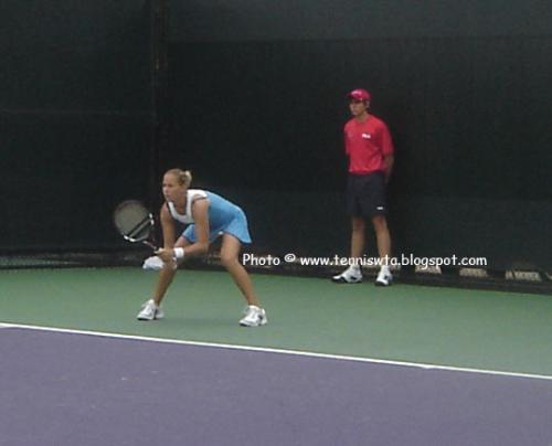 Maria Emilia Salerni - Argentine Tennis Player - Maria Emilia Salerni playing at the Sony Ericsson Open in miami.  www.tenniswta.blogspot.com